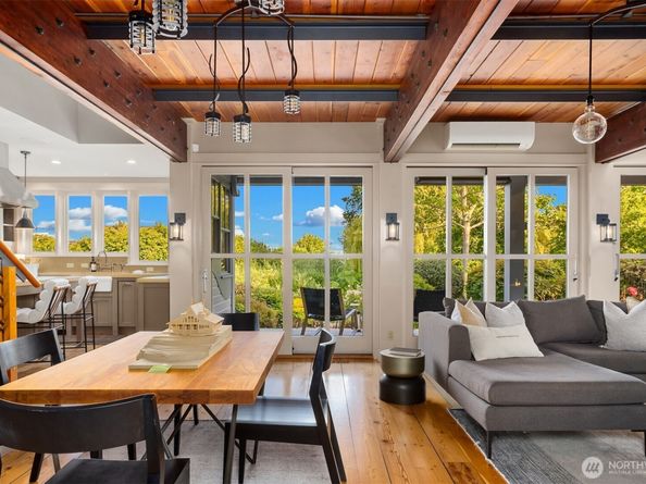 1237 Hawley Way NE, Bainbridge Island WA 98110