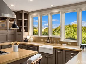 1237 Hawley Way NE, Bainbridge Island WA 98110