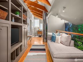 1237 Hawley Way NE, Bainbridge Island WA 98110