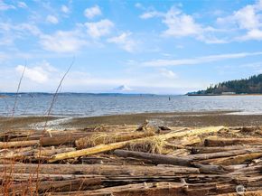 1237 Hawley Way NE, Bainbridge Island WA 98110