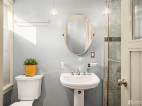 1237 Hawley Way NE, Bainbridge Island WA 98110