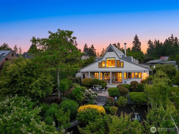 1237 Hawley Way NE, Bainbridge Island WA 98110