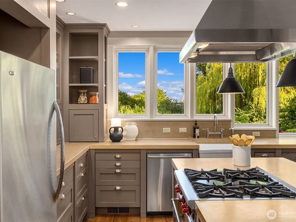 1237 Hawley Way NE, Bainbridge Island WA 98110