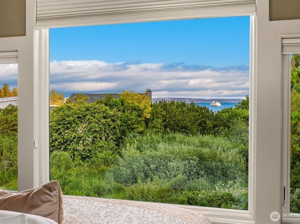 1237 Hawley Way NE, Bainbridge Island WA 98110