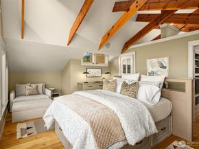 1237 Hawley Way NE, Bainbridge Island WA 98110