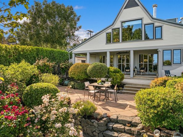 1237 Hawley Way NE, Bainbridge Island WA 98110