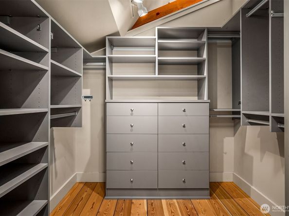 1237 Hawley Way NE, Bainbridge Island WA 98110