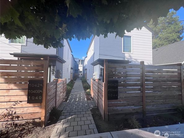 1042 S Donovan Street 5, Seattle WA 98108