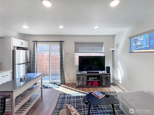 1042 S Donovan Street 5, Seattle WA 98108
