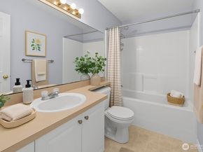 22029 39th Place S, Kent WA 98032