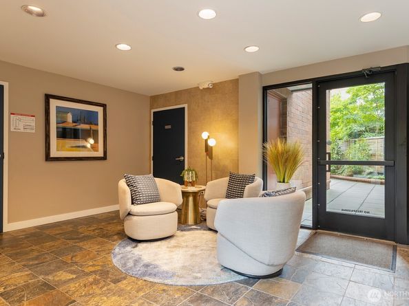 275 W Roy Street 109, Seattle WA 98119