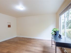 4733 40th Avenue NE 4733, Seattle WA 98105
