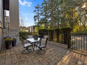 150 102nd Avenue SE 213, Bellevue WA 98004