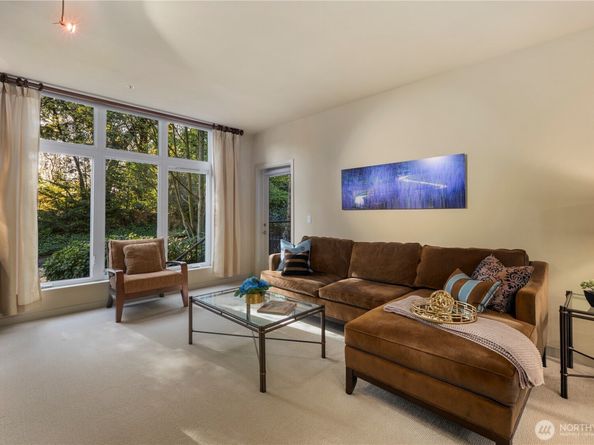 150 102nd Avenue SE 213, Bellevue WA 98004