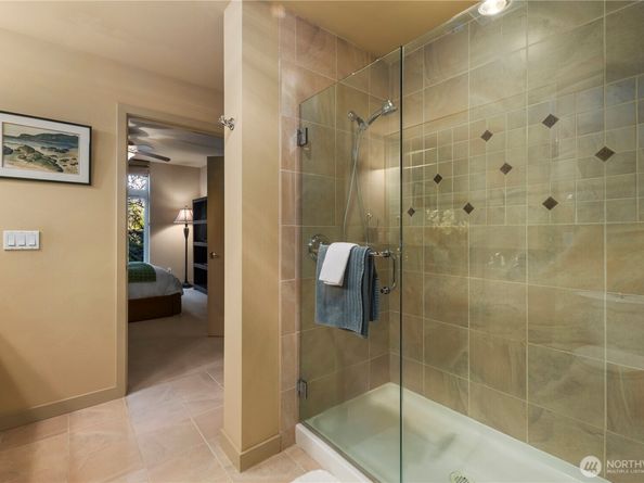 150 102nd Avenue SE 213, Bellevue WA 98004
