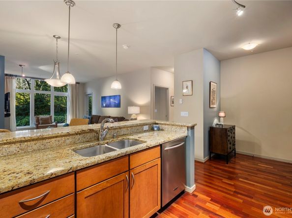 150 102nd Avenue SE 213, Bellevue WA 98004