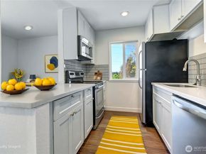 12429 NE 130th Court G201, Kirkland WA 98034