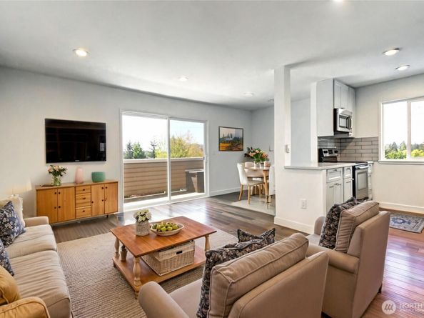 12429 NE 130th Court G201, Kirkland WA 98034