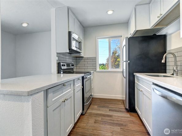 12429 NE 130th Court G201, Kirkland WA 98034