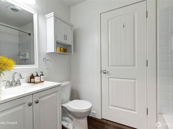 12429 NE 130th Court G201, Kirkland WA 98034