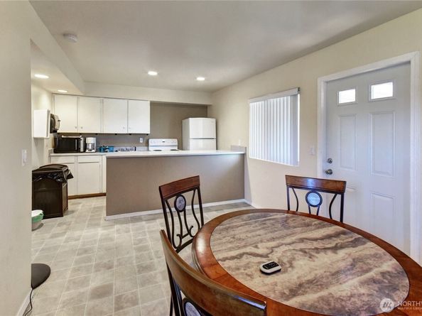 12429 NE 130th Court G201, Kirkland WA 98034