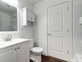 12429 NE 130th Court G201, Kirkland WA 98034