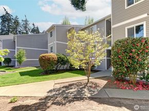 12429 NE 130th Court G201, Kirkland WA 98034