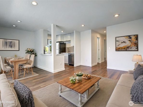 12429 NE 130th Court G201, Kirkland WA 98034