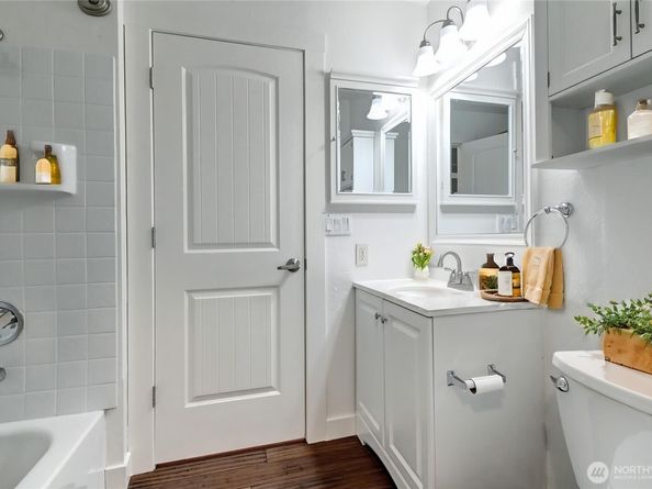 12429 NE 130th Court G201, Kirkland WA 98034