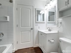 12429 NE 130th Court G201, Kirkland WA 98034