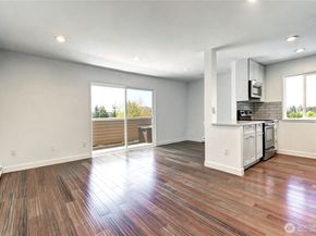 12429 NE 130th Court G201, Kirkland WA 98034