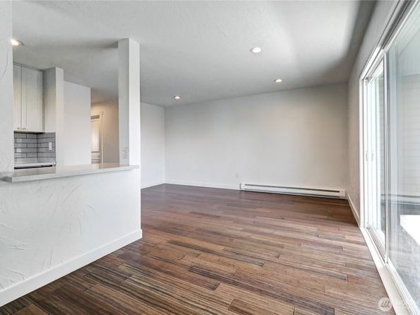 12429 NE 130th Court G201, Kirkland WA 98034