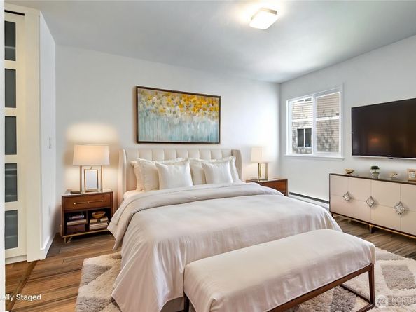 12429 NE 130th Court G201, Kirkland WA 98034