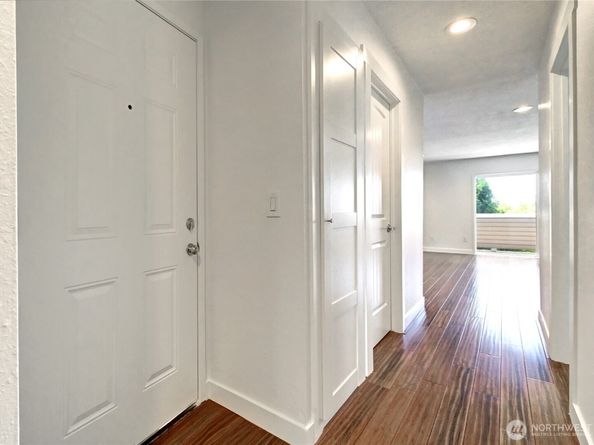 12429 NE 130th Court G201, Kirkland WA 98034