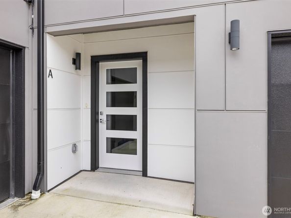 13055 2nd Avenue S A, Burien WA 98168