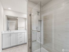 13488 NE 104th Way 6, Kirkland WA 98033
