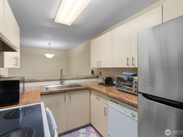 2534 S 317th Street 103, Federal Way WA 98003