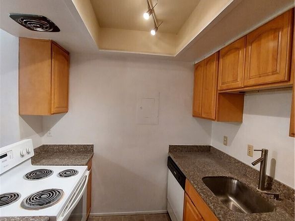 14665 NE 34th Street B22, Bellevue WA 98007
