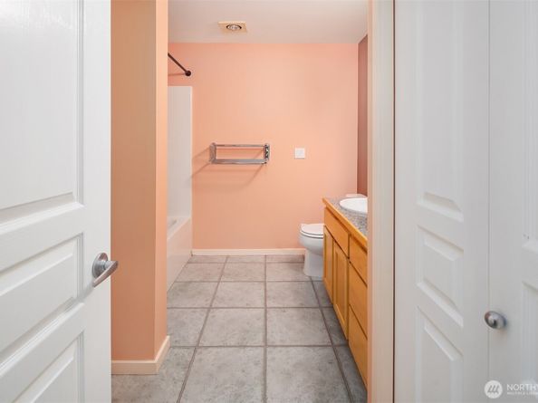 2801 1st Avenue 215, Seattle WA 98121