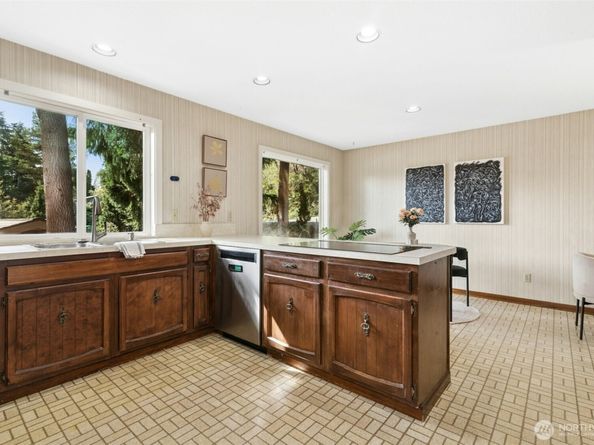 9376 Mercerwood Drive, Mercer Island WA 98040