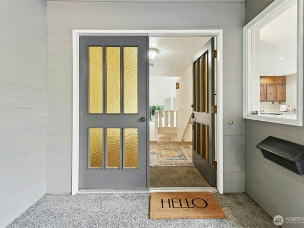 9376 Mercerwood Drive, Mercer Island WA 98040