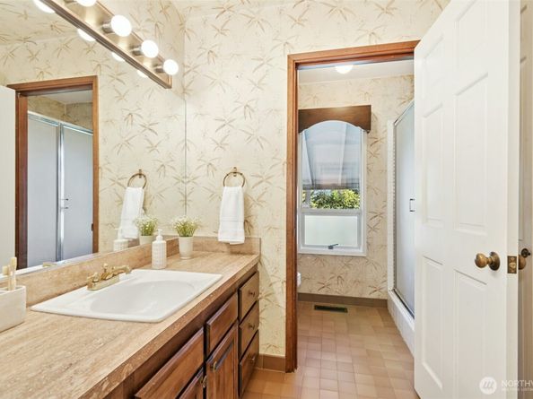 9376 Mercerwood Drive, Mercer Island WA 98040