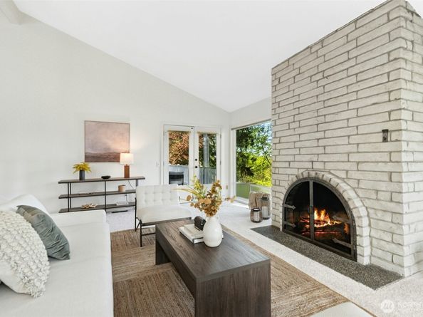 9376 Mercerwood Drive, Mercer Island WA 98040
