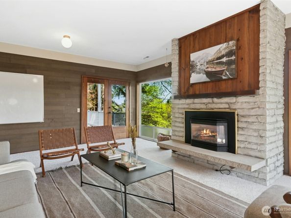 9376 Mercerwood Drive, Mercer Island WA 98040