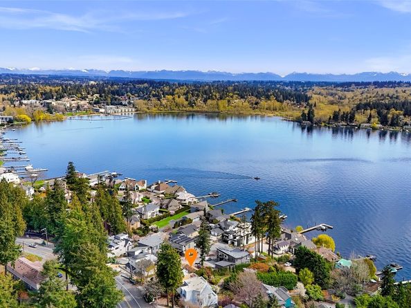 8329 NE Juanita Drive, Kirkland WA 98034