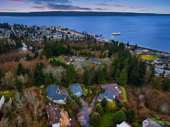 1503 Debrelon Lane, Mukilteo WA 98275