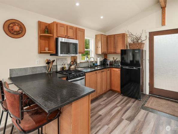 18913 Vashon Hwy SW, Vashon WA 98070