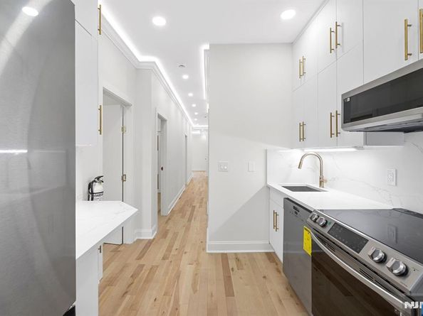 25 Russell Avenue, Edgewater NJ 07020