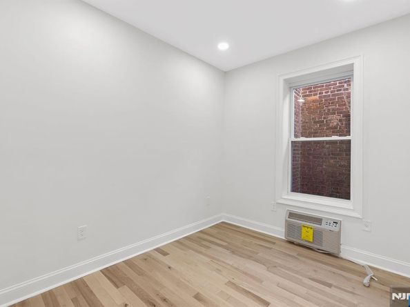 25 Russell Avenue, Edgewater NJ 07020