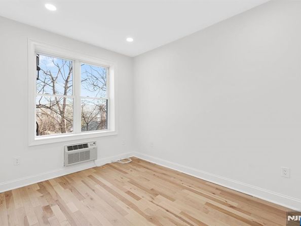 25 Russell Avenue, Edgewater NJ 07020